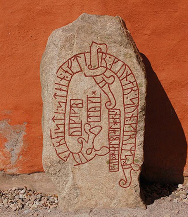 Runestone Sm10 behind Växjö cathedral. It reads:”Tyke – Tyke Viking – erected this stone in memory of Gunnar, Grim’s son. May God help his soul.”