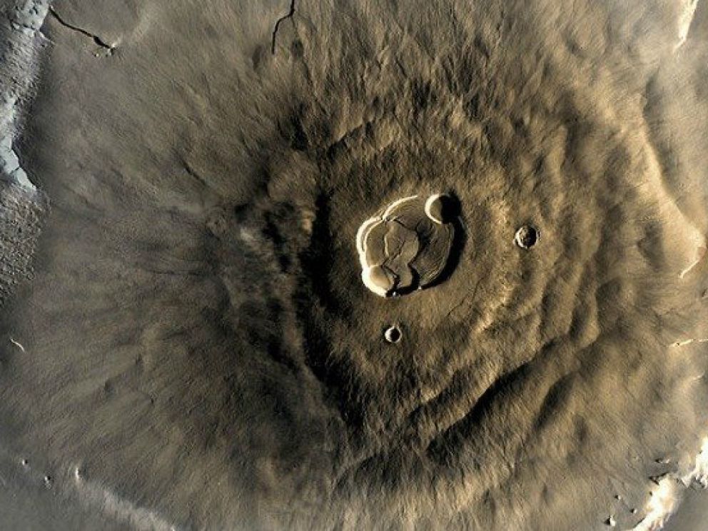 This ancient Martian volcano erupted non-stop for 2 billion years ...