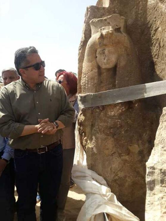 Minister of Antiquities examining the discovery of the Queen Tiye statue. 