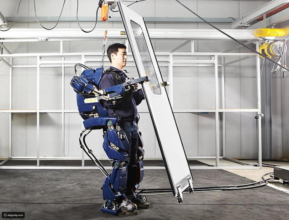 This Hyundai wearable robot can help a human worker lift very heavy items.