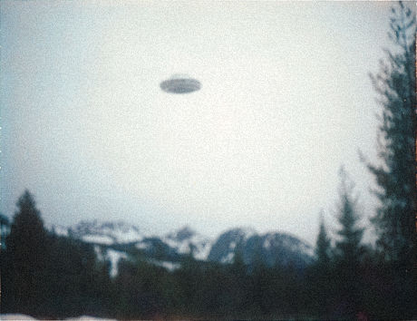 Russian UFO photograph taken by Semyon Teglyov in Kazakhstan on April 27, l995