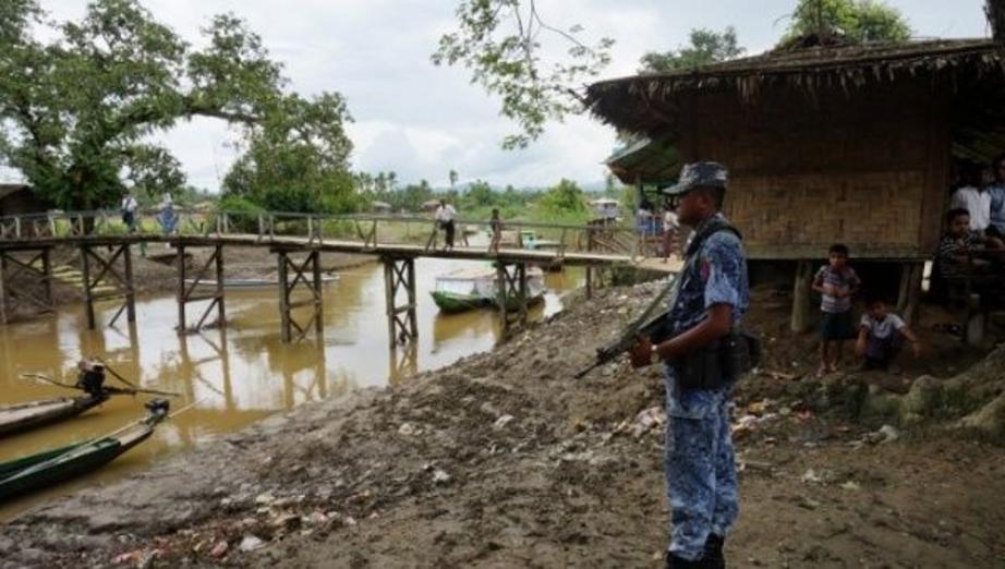 A Myanmar border guard police officer stands guard in Taung Bazar village, Buthidaung township, northern Rakhine state, Myanmar, on July 13, 2017. | Photo: Reuters