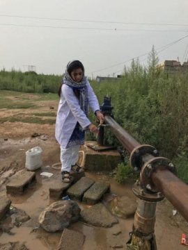 Collection of samples from a groundwater pump in the Gujrat district of Punjab province in Pakistan. Credit: Tasawar Khanam, COMSATS