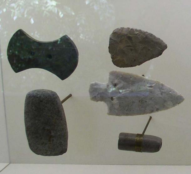 Gorgets and points from the Adena culture, found at a mound site. Representational image. 