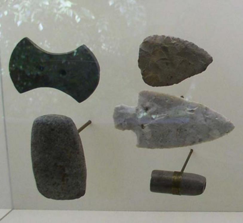 Gorgets and points from the Adena culture, found at a mound site. Representational image. 