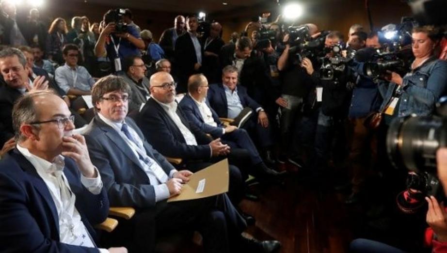 Catalan President Carles Puigdemont attends the Catalan European Democratic Party extraordinary national council meeting in Barcelona. | Photo: Reuters