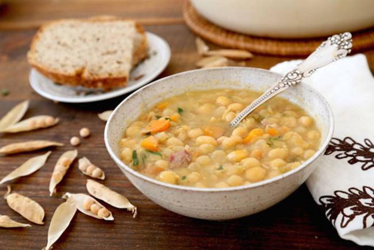 Можно в год гороховый суп. Суп гороховый. Суп для детей. Горох для супа. Гороховый суп для детей.