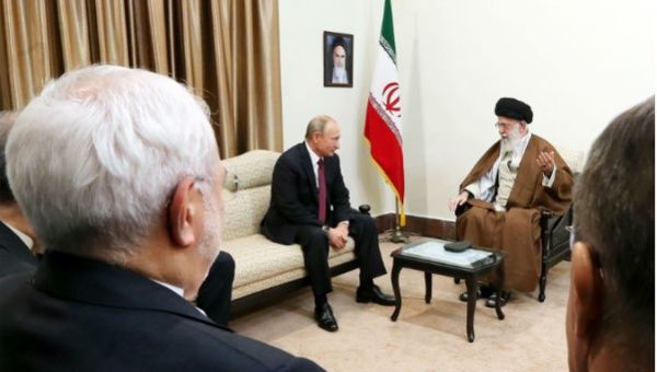 Russian President Vladimir Putin (L), meets with Irans Supreme Leader Ayatollah Seyyed Ali Khamenei. | Photo: AFP