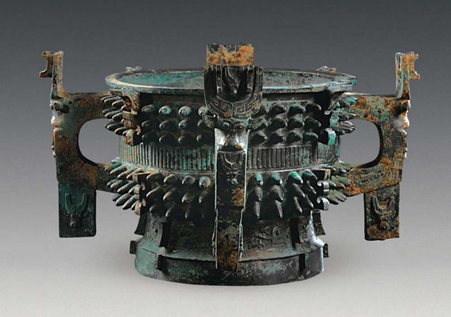 The four-handled tureen adorned with dragons, birds and spikes.