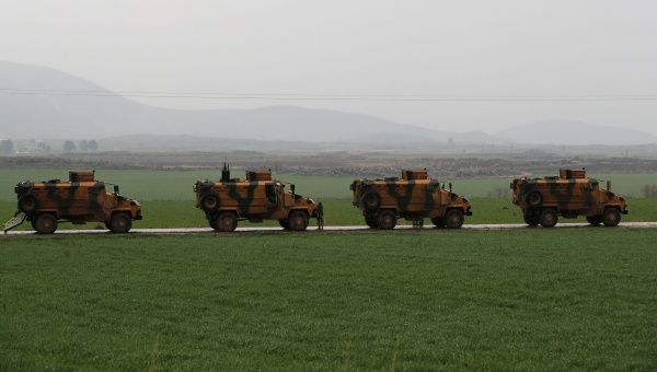 Turkish army vehicles are pictured near the Turkish-Syrian border in Hatay province, Turkey January 23, 2018. | Photo: Reuters