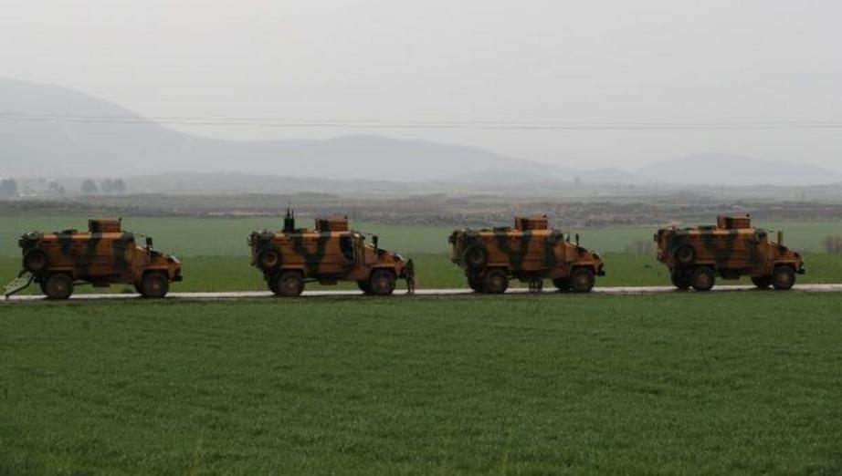 Turkish army vehicles are pictured near the Turkish-Syrian border in Hatay province, Turkey January 23, 2018. | Photo: Reuters