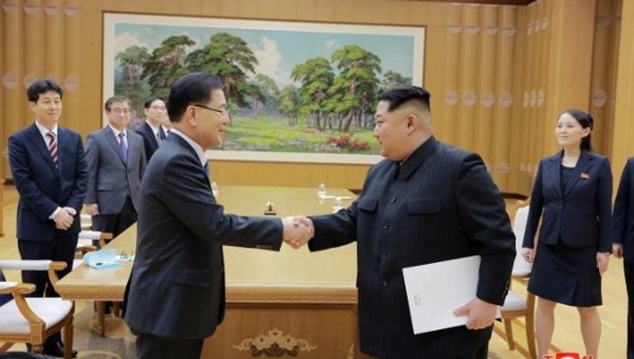 North Korean leader Kim Jong Un shakes hands with Chung Eui-yong who is leading a special delegation of South Korea's President. | Photo: Reuters