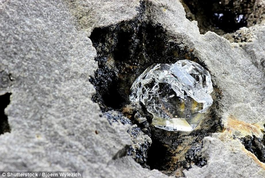 Diamonds from the boundary of the upper and lower mantle are incredibly rare. But, in samples spewed to the surface by volcanoes and other activities, scientists discovered evidence of free-flowing water more than 400 miles beneath the surface.