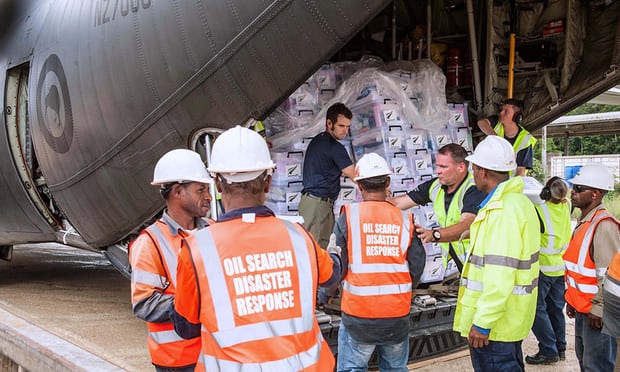 New Zealand military personnel unload aid supplies as part of emergency relief efforts in the Highlands region.