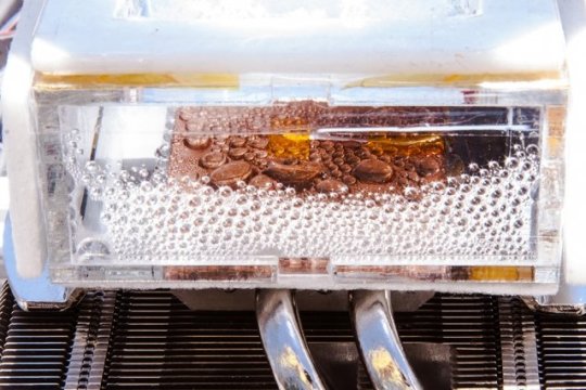 Researchers at MIT have developed a new device that is able to extract moisture from very dry air. Credit: Courtesy of the researchers