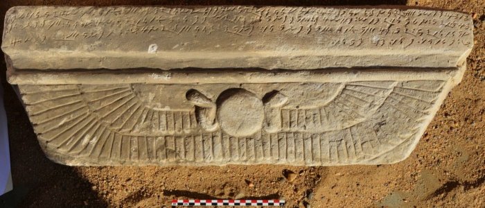 The lintel describing Lady Adatalabe